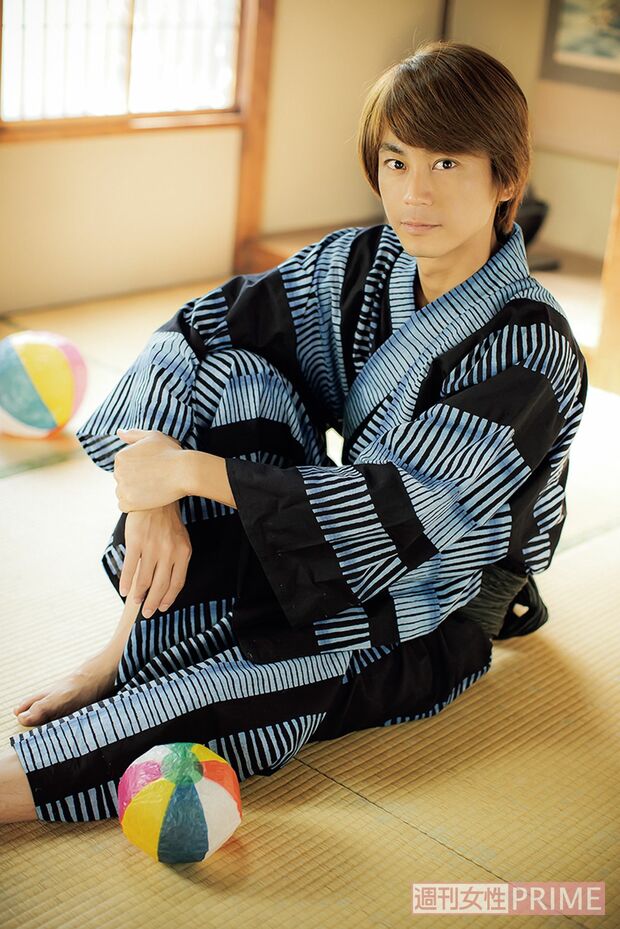 '13年7月。「明治座公演の後、お休みをいただいたので大好きな海に行ってきました！いつかダイビングにも挑戦してみたいけど、今回は素潜りで。気づいたら2～3時間ずーっと動画を撮っていました。全然飽きなくて、本当に楽しかった」　撮影／廣瀬靖士、週刊女性写真班