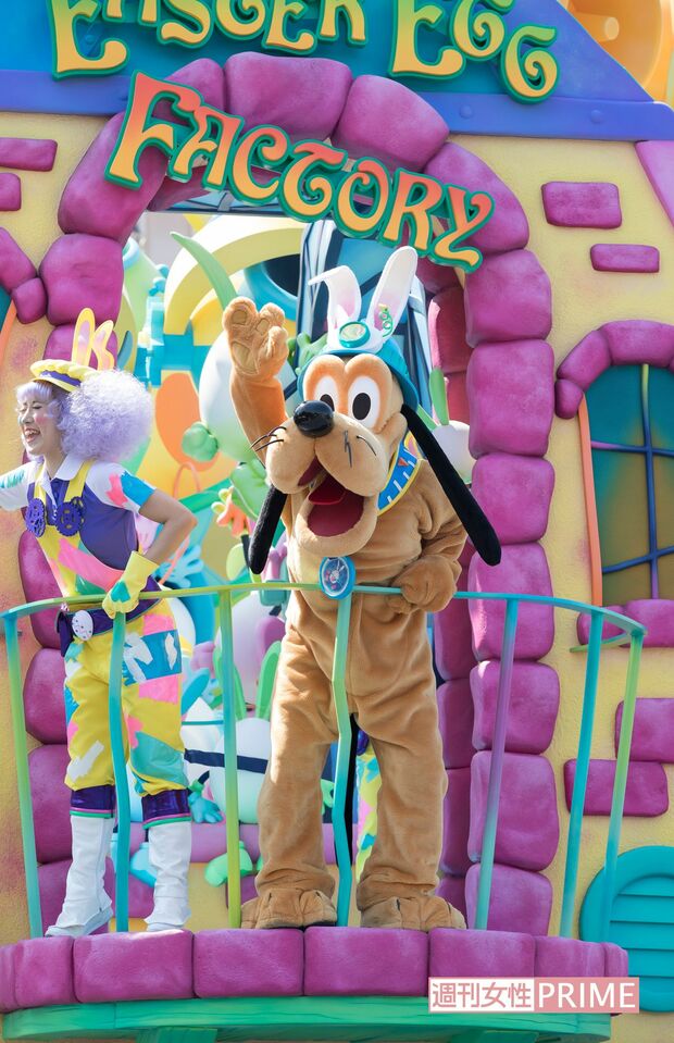 先頭のフロートに乗って一生懸命“うさたま”を探すのは、プルート（東京ディズニーランド）　撮影／廣瀬靖士
