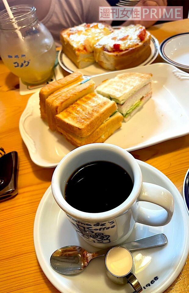 少し遠くへドライブして、カフェタイムを楽しんでいます　写真提供／加藤綾菜