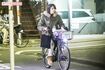 2017年12月初旬、舞台稽古の差し入れに来た上原。自転車はコウ氏と共用のもの