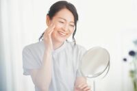 「マスク取ったら“老け顔”丸出し」は避けたい!お金を使わない女性ホルモンを整える「肌&髪」の若返り習…
