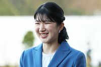 《沿道に2日間で2万5000人》愛子さま初の青森訪問で巻き起こった“熱狂フィーバー”…車椅子の高齢者も立ち上がった「笑顔の奇跡」