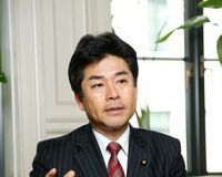 介護士の厳しい待遇は「女性労働だから低賃金で低待遇」