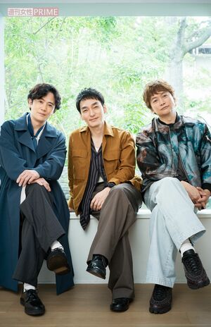 写真左から稲垣吾郎、香取慎吾、草なぎ剛　撮影／廣瀬靖士　取材・文／今井ひとみ（稲垣）、花村扶美（草なぎ、座談会）、伏見香織（香取）　ヘアメイク／金田順子（稲垣）、荒川英亮（草なぎ）、石崎達也（香取）　スタイリスト／黒澤彰乃　衣装協力／junhashimoto/junhashimotoOMOTESANDO、ネフォロジスト/株式会社ワイエムティー