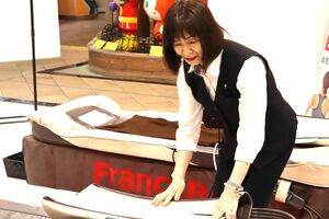 「お客様から感謝のお手紙を後日いただいたときはうれしかった」と仕事のやりがいを話す