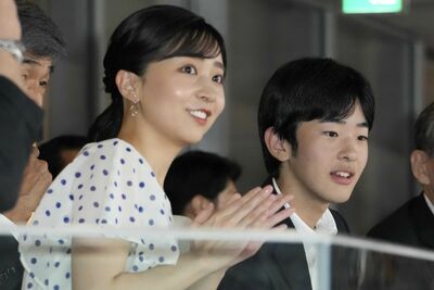 《秋篠宮家ダイアリー》秋篠宮さま・紀子さまは万博閉会式へ、佳子さまはお気に入りの“ドット柄ワンピース…