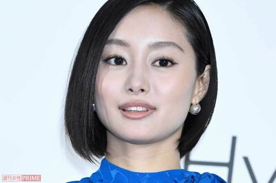 忽那汐里、イメチェン繰り返し今度は“幼いコーデ”披露で「32歳でこれは…」「事故るやつ」近影に驚きの声