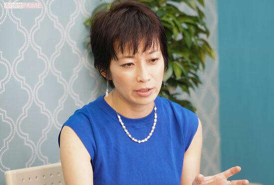 菅氏について語る望月記者の表情は真剣そのもの