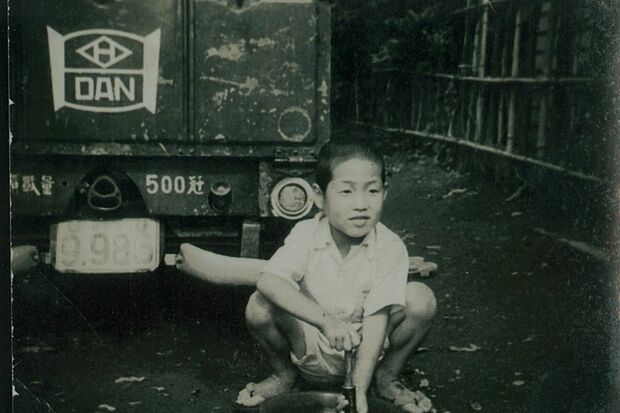 5歳のころ。東京の下町のカメラ店の4人きょうだいの次男だった