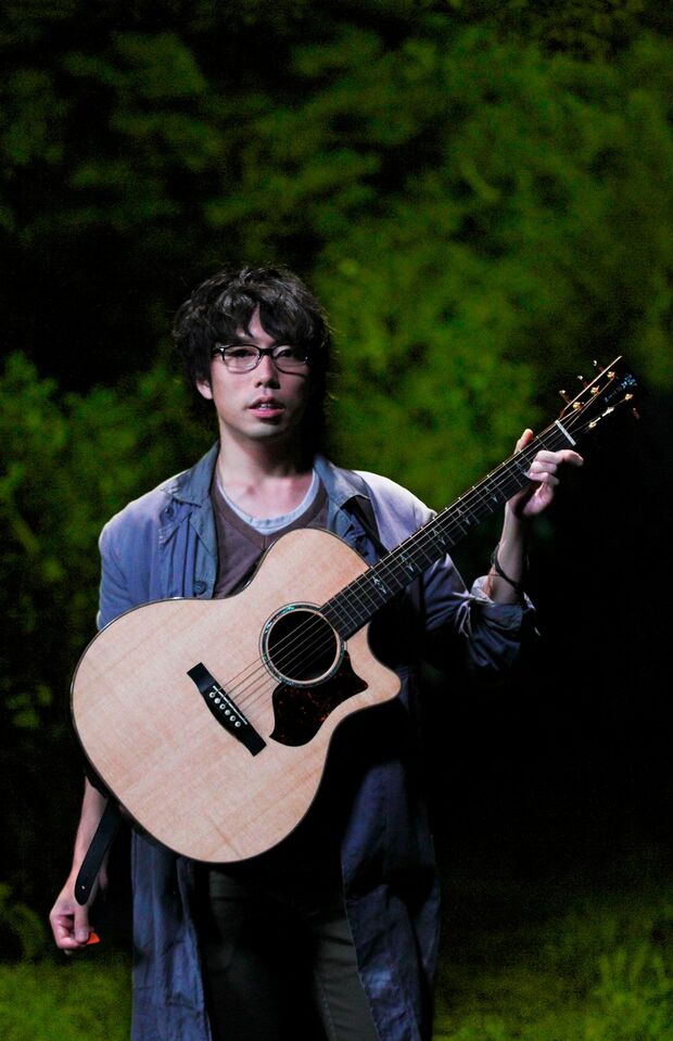 デビューした'10年当時の高橋。この写真はセカンドシングル『ほんとのきもち』のもの