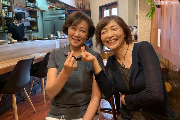 親友の山本さん（右）によれば、中村さんは「すべてが倍速」　撮影／渡邉智裕