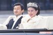 ご結婚の祝賀パレード。約19万人が沿道に集まった。平成5（1993）年6月