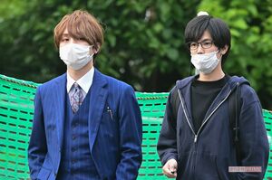 ドラマのロケに臨む伊野尾慧（左）と神宮寺勇太