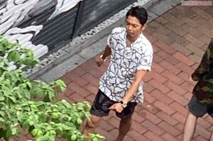 '20年7月、新宿二丁目でロケ中の今井翼。真剣な眼差しで撮影に臨む（1/3）