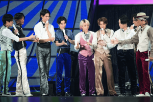 『SnowMan1stDOMETour2023iDOME』東京ドームの懐かしショット＆昨年のアリーナツアーを振り返りショット