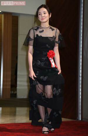 女性が憧れるスタイルの吉田羊（'15年12月報知映画賞表彰式で）