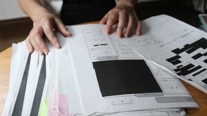 里美さんが情報公開請求して得た資料。ほとんどが黒塗り状態