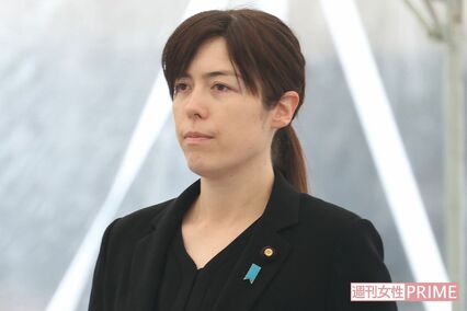 自民党の小野田紀美大臣、「ヘイトにドレスを巻き込むな」と“シルバー衣装”をディスる国民に強烈釘刺し