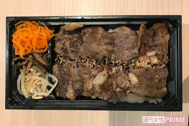 高島が差し入れた尾島商店のカルビ弁当。ネットでも美味しいと評判