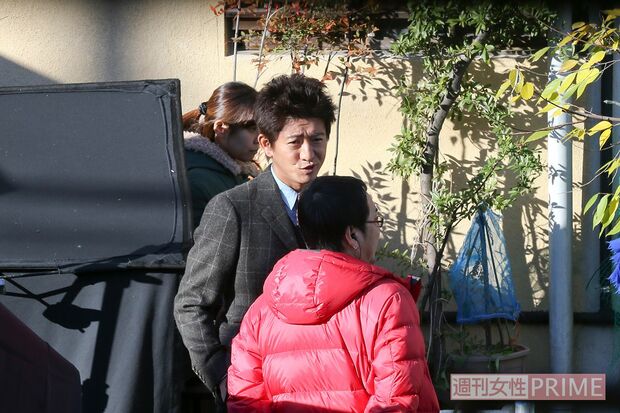 『A LIFE』のロケ撮影で休憩中の木村拓哉