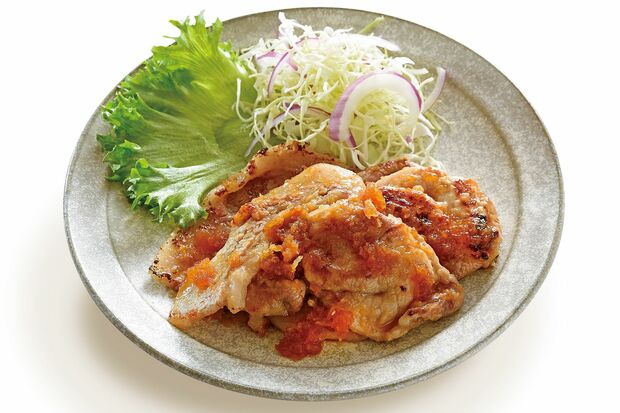 【低糖度ジャムで豚肉のしょうが焼きのたれ】材料と作り方（2人分）……しょうが小（すりおろし・1/2個分）、すりおろし生りんごの低糖度ジャム（大さじ2）、しょうゆと酒（各大さじ1）をよく混ぜ合わせ、中火で両面を焼いたしょうが焼き用豚肉にからめ、火を止める。