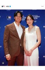 レッドカーペットに登場した大谷翔平と真美子夫人（MLB公式インスタグラムより）