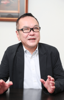 高齢者の医療へのかかり方についても持論が止まらない。慢性期医療における薬中心の治療方針については、「風邪や頭痛では薬を控える人が多いのに、血圧や血糖値の薬は一生飲み続ける。それが当たり前になっているのがおかしいんだよね」と疑問を投げかけた（撮影／近藤陽介）