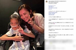 星野真里と、先天性ミオパチーという筋肉の難病を患っている娘のふうかさん（星野のインスタグラムより）