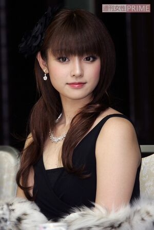 ドラマ『富豪刑事』制作発表での深田恭子('05年1月)