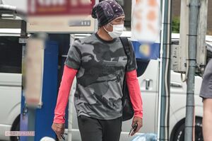 '20年5月、高級住宅街を歩く吉川晃司