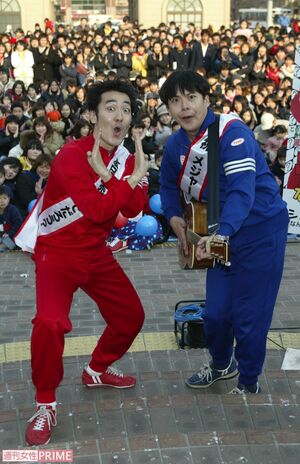 「なんでだろう～」が大ヒットした'03年当時のテツandトモ。同年のメジャーデビュー曲『なんでだろう～こち亀バージョン～』は、20万枚以上売れた