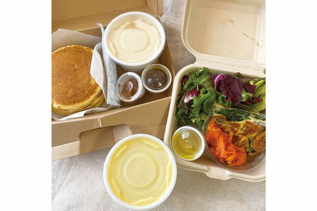 日々通っている神戸元町にある『アンジー』のパンケーキ。ちゃんとお皿に入れ替えてレンジでチン♪いつもと変わらない美味しさ!（木村さん）