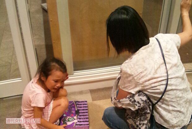 水戸さんとの面会交流の終わり、ショッピングモールで帰りたくないと母親にグズる娘