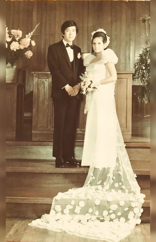 桂菊丸さん31歳、泉アキさん22歳のときに結婚。歌謡ショーの共演がきっかけで仲良くなった２人