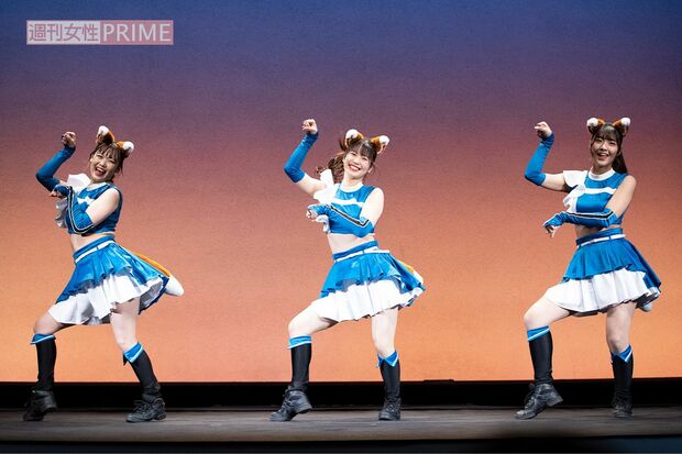 ファイターズガールズによる「きつねダンス」