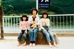 妹、母と。妹とは今でも仲がよく、何でも話せる関係
