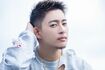 三山凌輝 撮影/吉岡竜紀 ヘアメイク/西村裕司(earch) スタイリスト/八木啓紀 衣装協力/セヴシグ(スウェット)、シュープ(パンツ)(共にSakasPR)