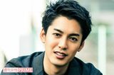 大野拓朗が“奇跡を呼ぶ猫”と共演、「もしかして台本…
