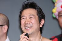 『R-1ぐらんぷり』決勝進出のアキラ100%、禁断の裸芸人を放送作家が褒める理由