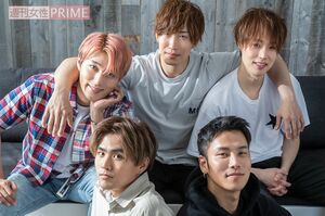 CODE-V（左上から時計回りに）ソル、サンウ、ルイ、ナロ、テフン　撮影／廣瀬靖士