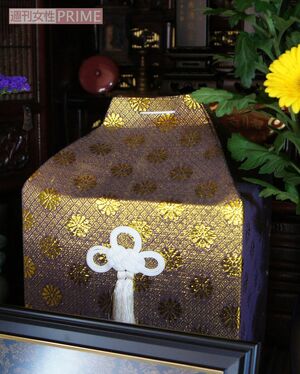 遺骨が見つからず、手紙などを入れた骨壺は仏壇に安置されたままで（撮影／渡辺高嗣）