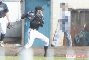 1試合目はブラックのユニフォームでセカンドを守る（その２）