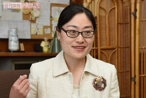 現在の奈央さん。すっかり元気になり税理士事務所で働きはじめる　撮影／中嶌英雄