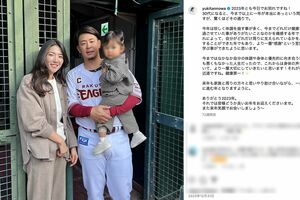 フリーアナの淡輪ゆきが公開していた、浅村栄斗との幸せそうな家族ショット(公式インスタグラムより)