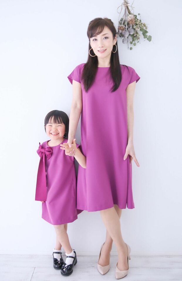 毎年の記念日ごとに、写真館で家族写真を撮影。一枚一枚、今の家族の姿を記録している