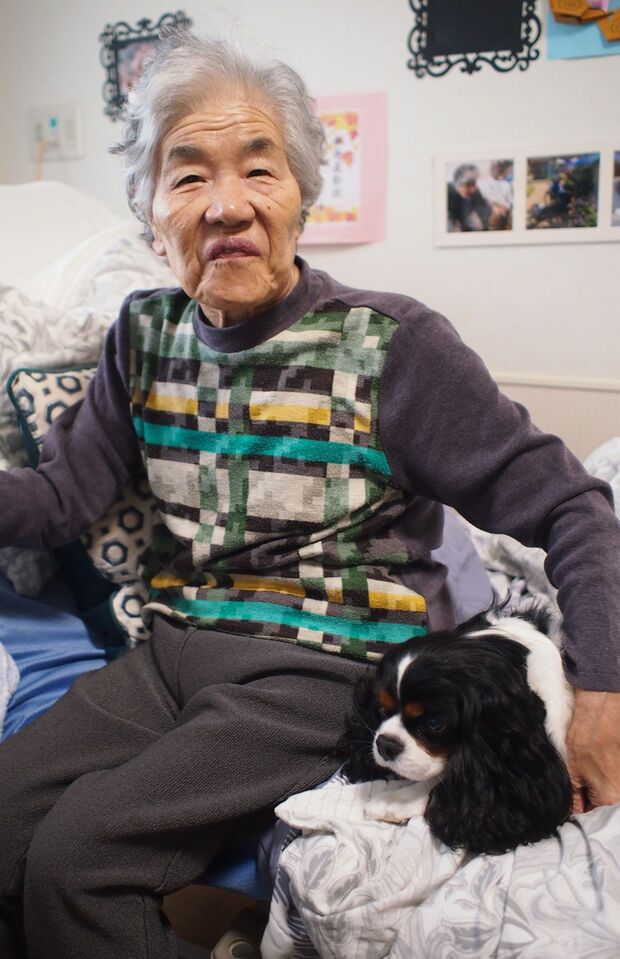 恥ずかしがり屋のななは、とびきりの笑顔を見せてくれた榊原さんのそばから離れなかった