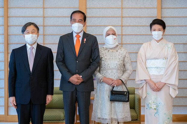 7月27日、マスク着用などの感染対策を講じ、会見されたインドネシア大統領夫妻と天皇皇后両陛下
