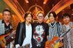 『音楽の日』で記念写真を撮る中居正広と『男闘呼組』