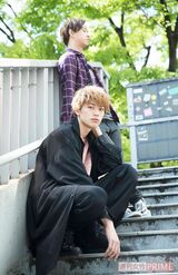 東啓介、柳下大（奥）　撮影／廣瀬靖士