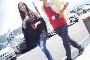 合宿初日、佳子さまと、親密ぶりがささやかれるO君とのツーショット（2015年5月15日）